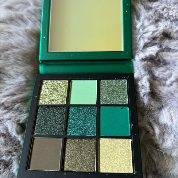 HUDA BEAUTY Green Geometric Eyeshadow Palette - Picture 2 of 2
